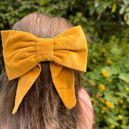 Alexa Large Bow Clip